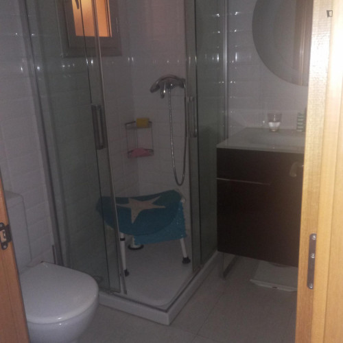 Nice bedroom in fully furnished apartment in Palamós 