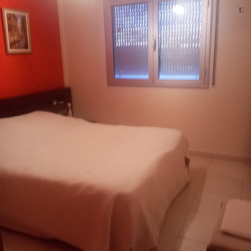 Nice bedroom in fully furnished apartment in Palamós 