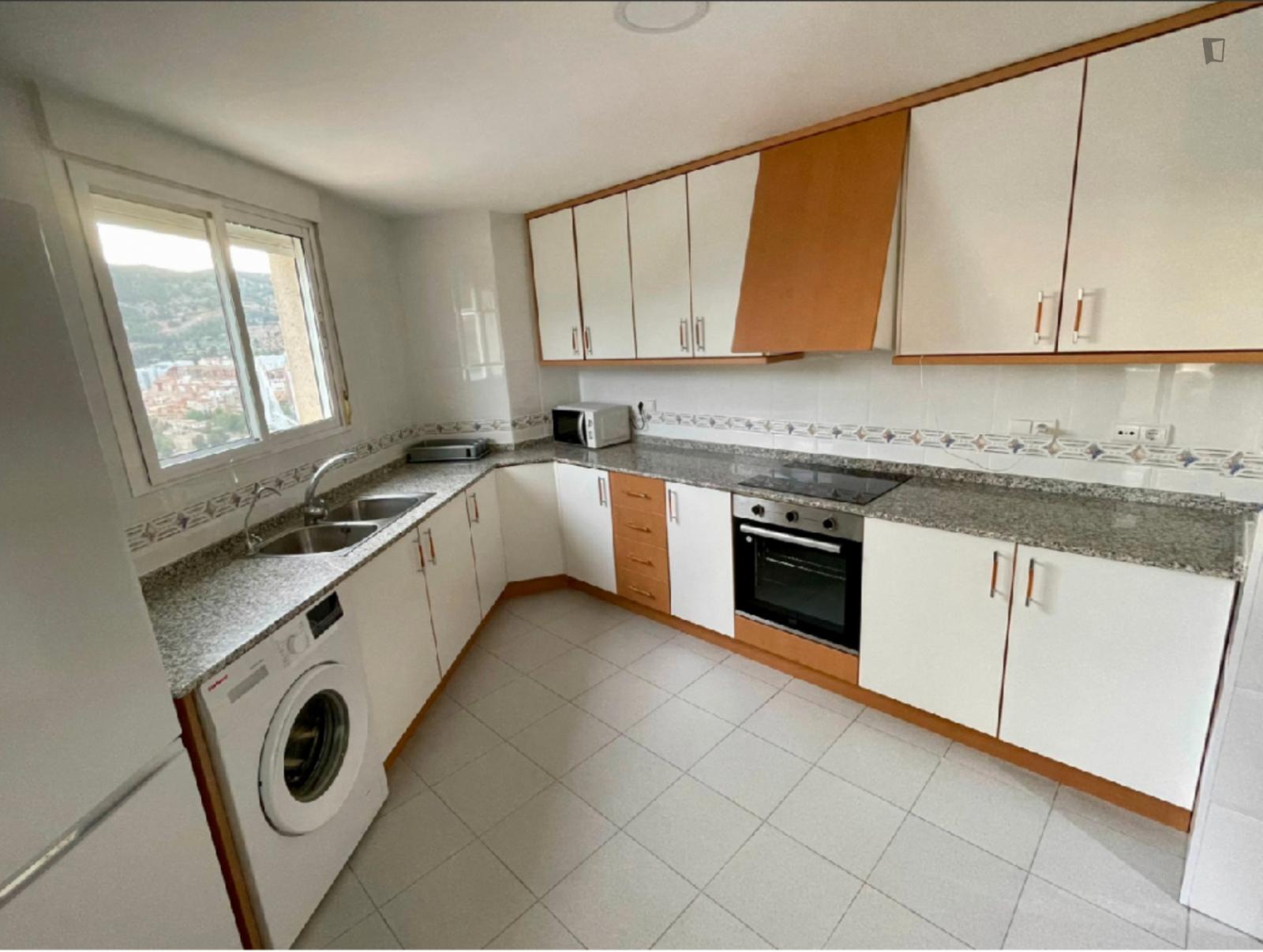  4-Bedroom Apartment Ideal For Companies Or Students In Alcoi  -  4-bedroom apartment ideal for companies or students in Alcoi  - Gallery -  1