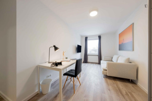 Large double bedroom in Untersendling