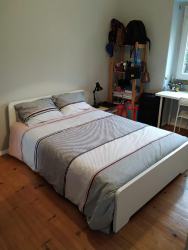 Great Room with double bed next to Universidade Lusófona