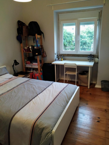 Great Room with double bed next to Universidade Lusófona