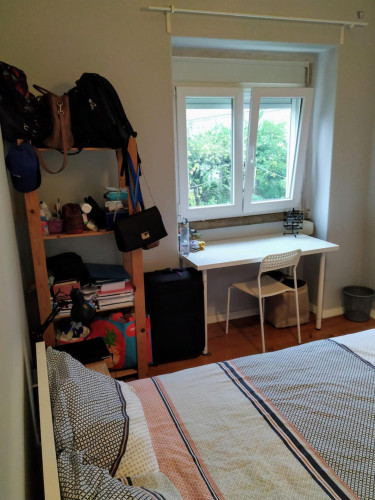 Great Room with double bed next to Universidade Lusófona
