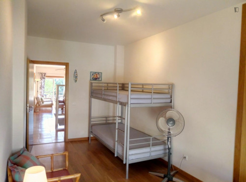 Welcoming 2-bedroom apartment with garden and pool