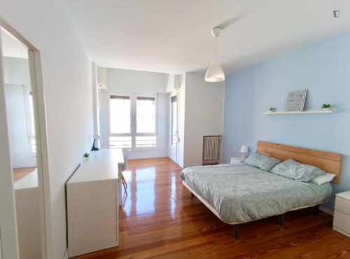 Delightful double bedroom near Parque de la Media Luna