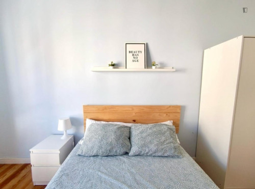 Delightful double bedroom near Parque de la Media Luna