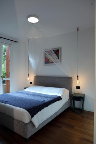 Modern and bright 2 bedroom apartment within walking distance to Università Bocconi