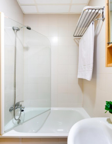 Bed in twin bedroom close to Sevilla-Virgen del Rocio train station - Gallery - 11