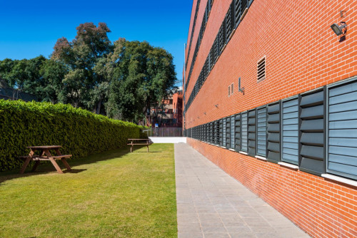 Bed in twin bedroom close to Sevilla-Virgen del Rocio train station - Gallery - 3