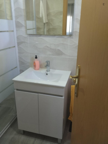 Spacious double ensuite bedroom in Carapita - Gallery - 5