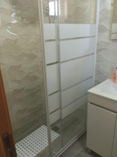 Spacious double ensuite bedroom in Carapita - Gallery - 6