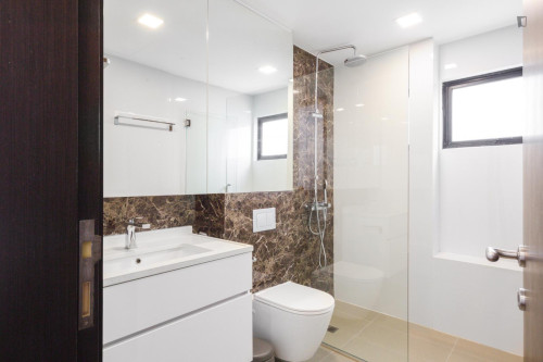 Quiet double ensuite bedroom in Newton