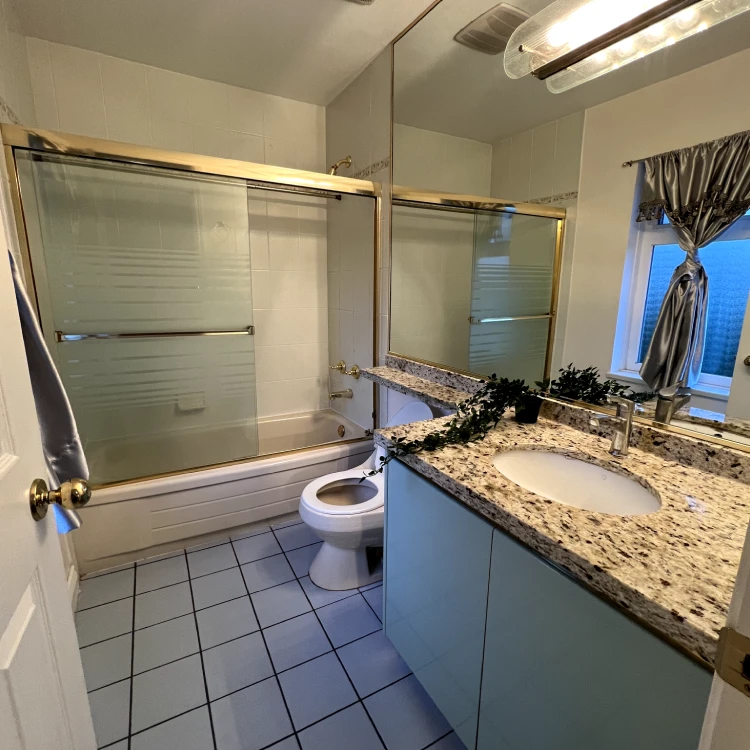  Oslo Master Room  -  Drammen Room - Shannon House  - Gallery -  2