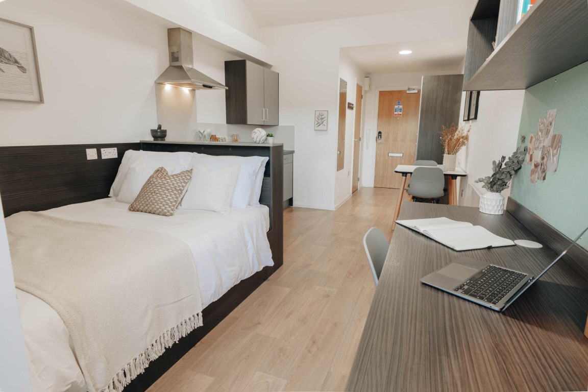  Silver Balcony Studio Riverside (Top Floor)  -  Avon Studios  - Gallery -  1