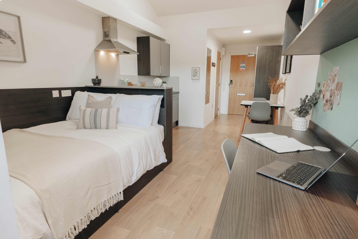  Silver Balcony Studio Riverside  -  Avon Studios  - Gallery -  1