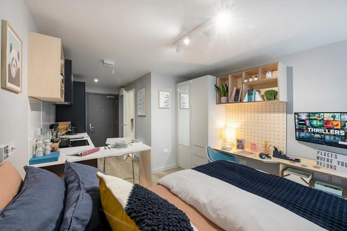  6 Bed Standard En-Suite  -  Silk Mill  - Gallery -  2