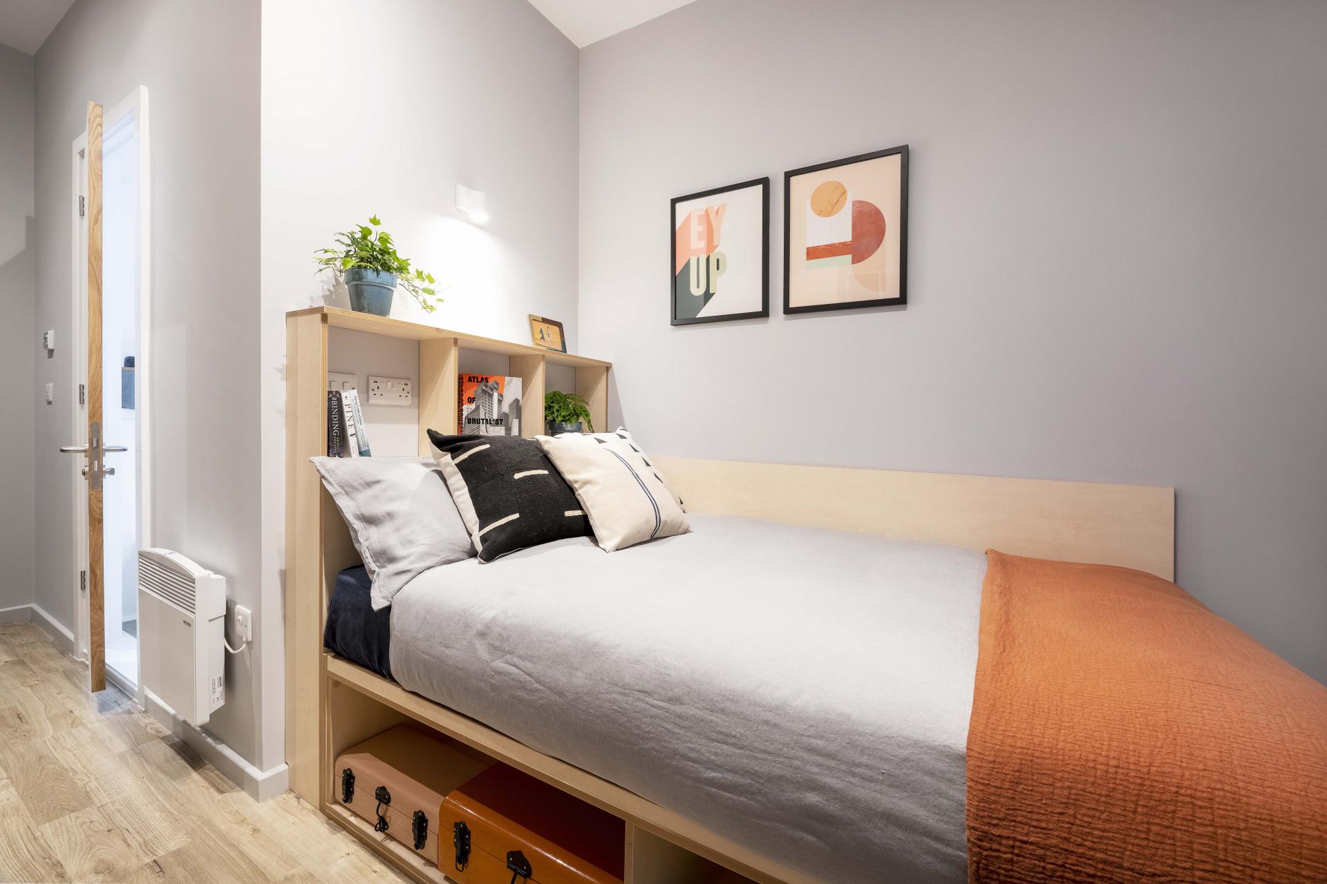  4 Bed Standard En-Suite  -  Hillside House  - Gallery -  6