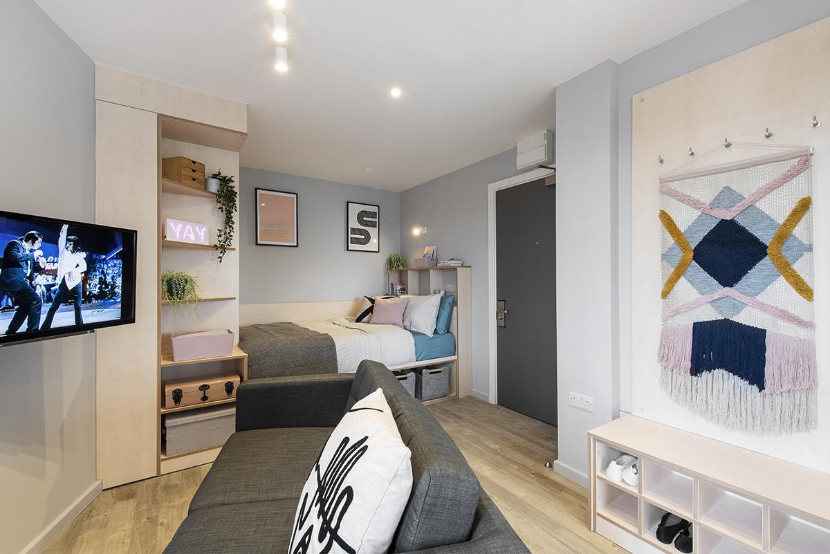  Studio Exec  -  Hillside House  - Gallery -  2