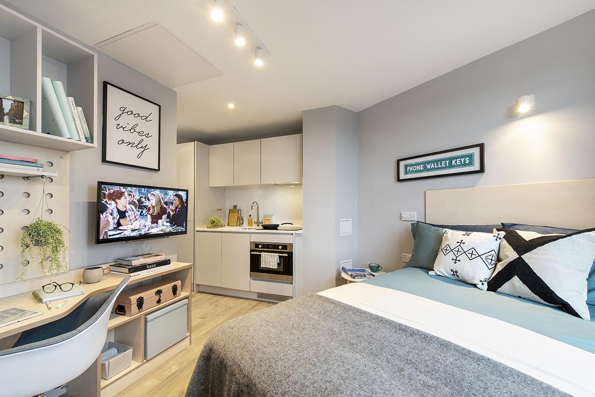  Studio Premium  -  Hillside House  - Gallery -  1