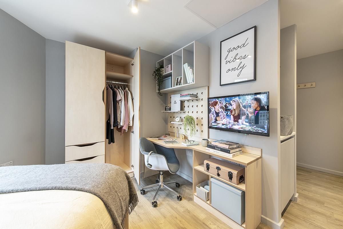 Studio Premium  -  Hillside House  - Gallery -  3