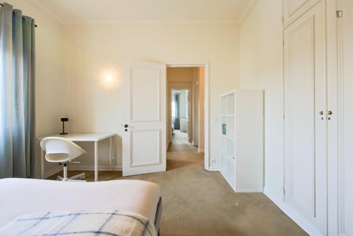 Ample double bedroom near Universidade Lusófona