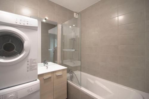 Spacious apartment with 5 bedrooms in the center of Grenoble