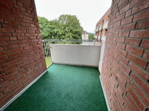 Snug single bedroom with balcony in Wersten