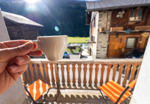 Authentic Alpine Coliving Experience with Community Vibe