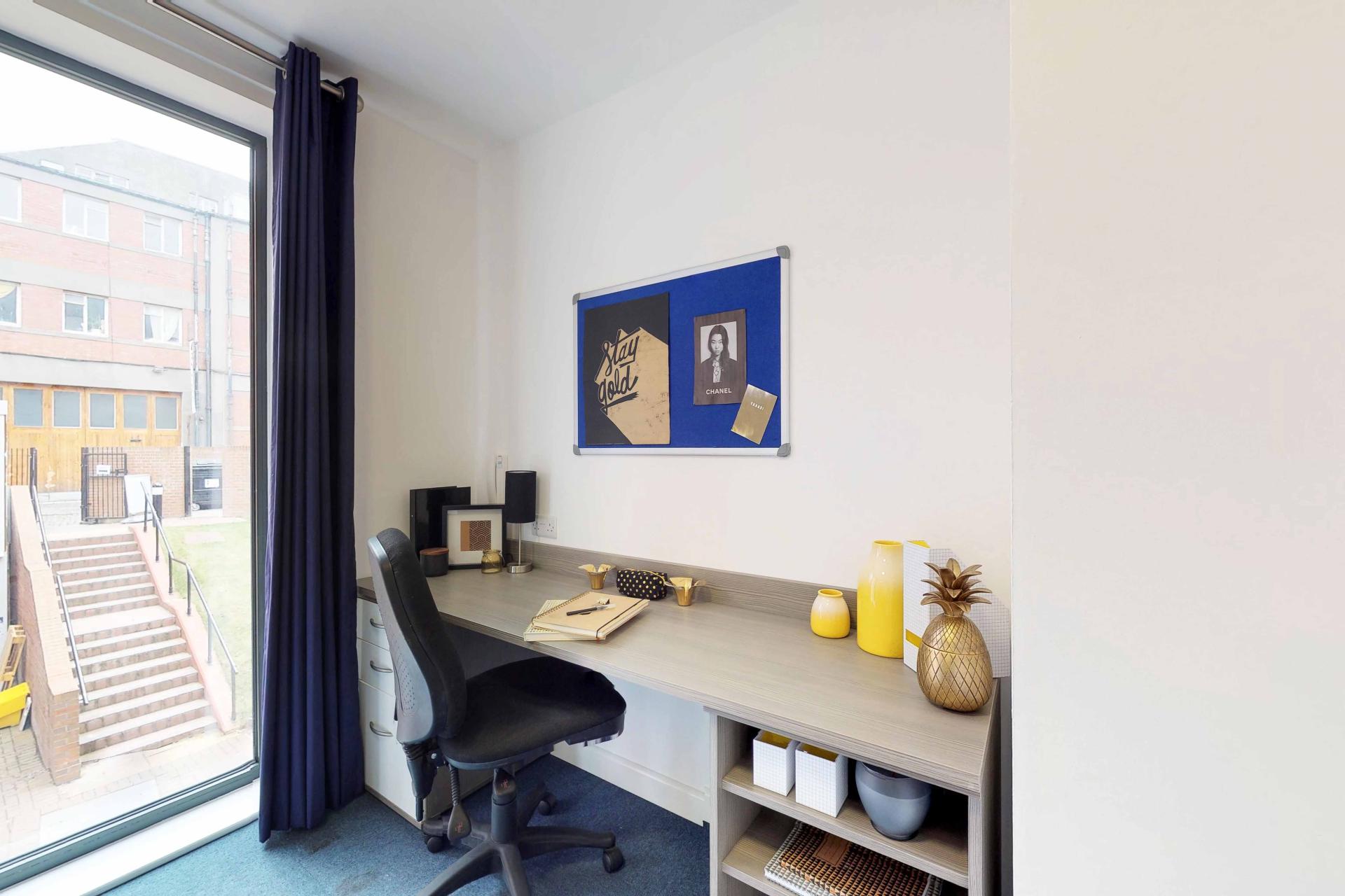 Deluxe Studio - 4