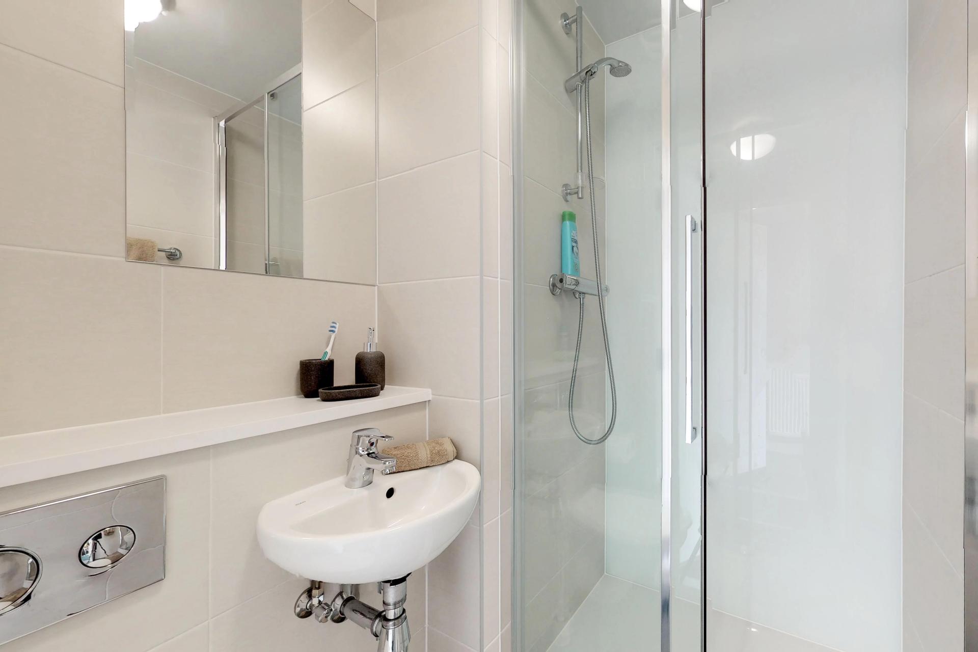 Classic En-Suite - 12