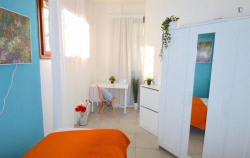 Interesting single bedroom near the Piazza Manzoni train station