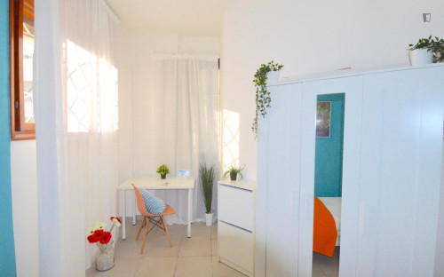 Interesting single bedroom near the Piazza Manzoni train station