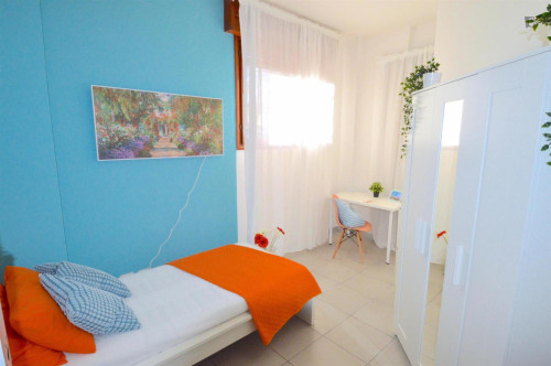 Interesting single bedroom near the Piazza Manzoni train station