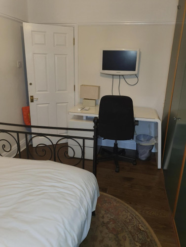 Comfy double bedroom in Harrow - Bedroom 1