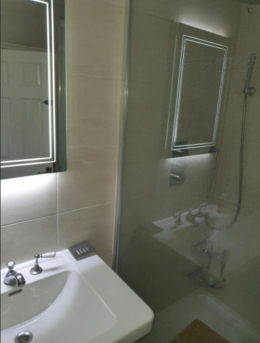 Comfy double bedroom in Harrow - Bedroom 1 - Gallery - 6