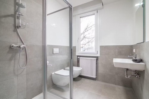 Private Room With Double Bed, Private Bathroom Ensuite and Air Conditioning