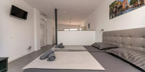 Modern and spacious studio well connected to Valencia city center