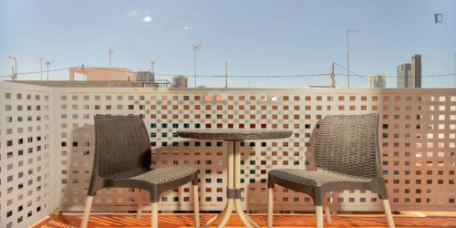 Modern and spacious studio well connected to Valencia city center