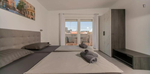 Modern and spacious studio well connected to Valencia city center