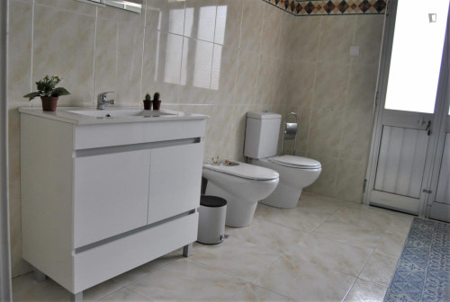 Cosy double bedroom next to Docas Castelo Branco - Gallery - 6