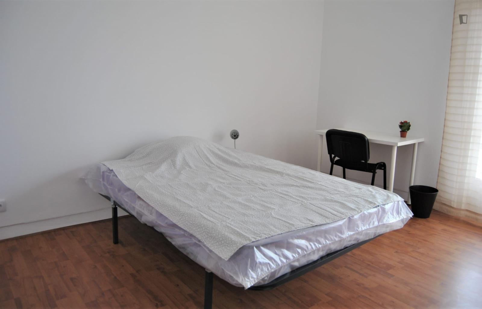  Cosy Double Bedroom Next To Docas Castelo Branco  -  Cosy double bedroom next to Docas Castelo Branco  - Gallery -  1