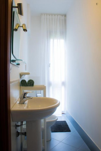 Snug single bedroom in Mompiano