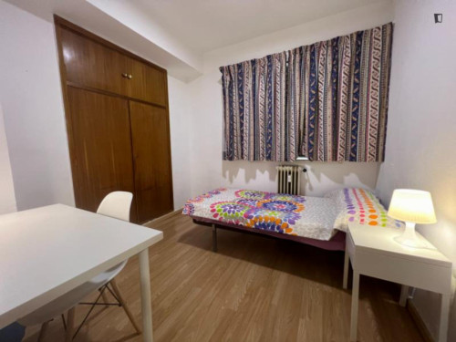 Cozy single bedroom within a short walk to the city center