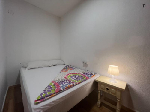 Cool double bedroom in central Granada