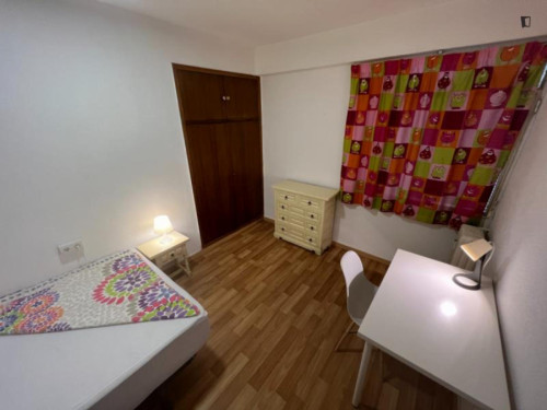 Cool double bedroom in central Granada