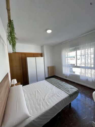 Bright double bedroom within a short walk to Granada city center