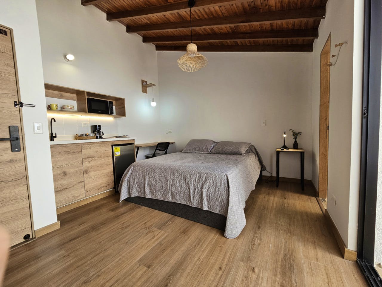 Premium Studio With Patio, Bathroom And Kitchen - 3