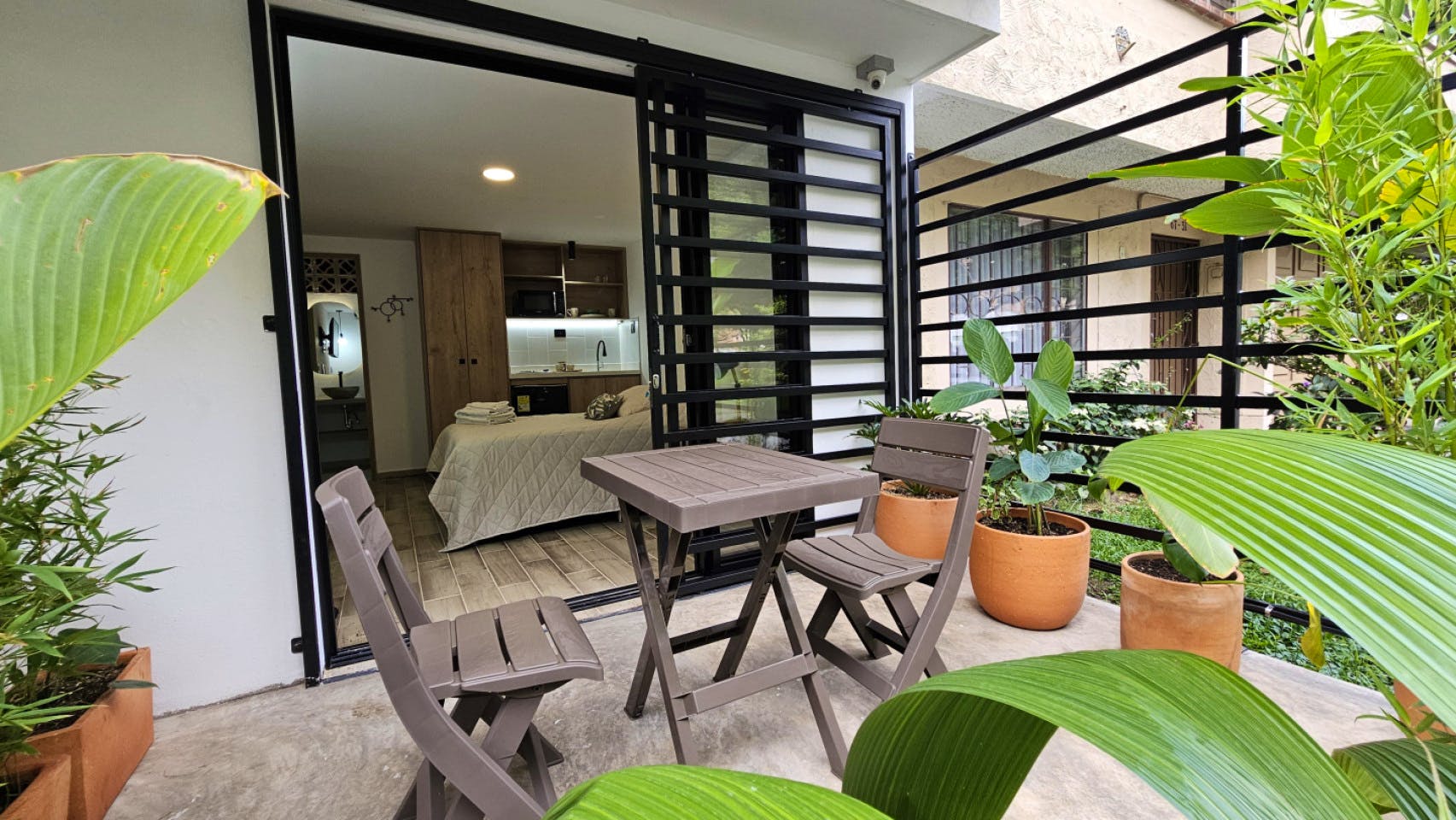 Premium Studio With Patio, Bathroom And Kitchen - 1