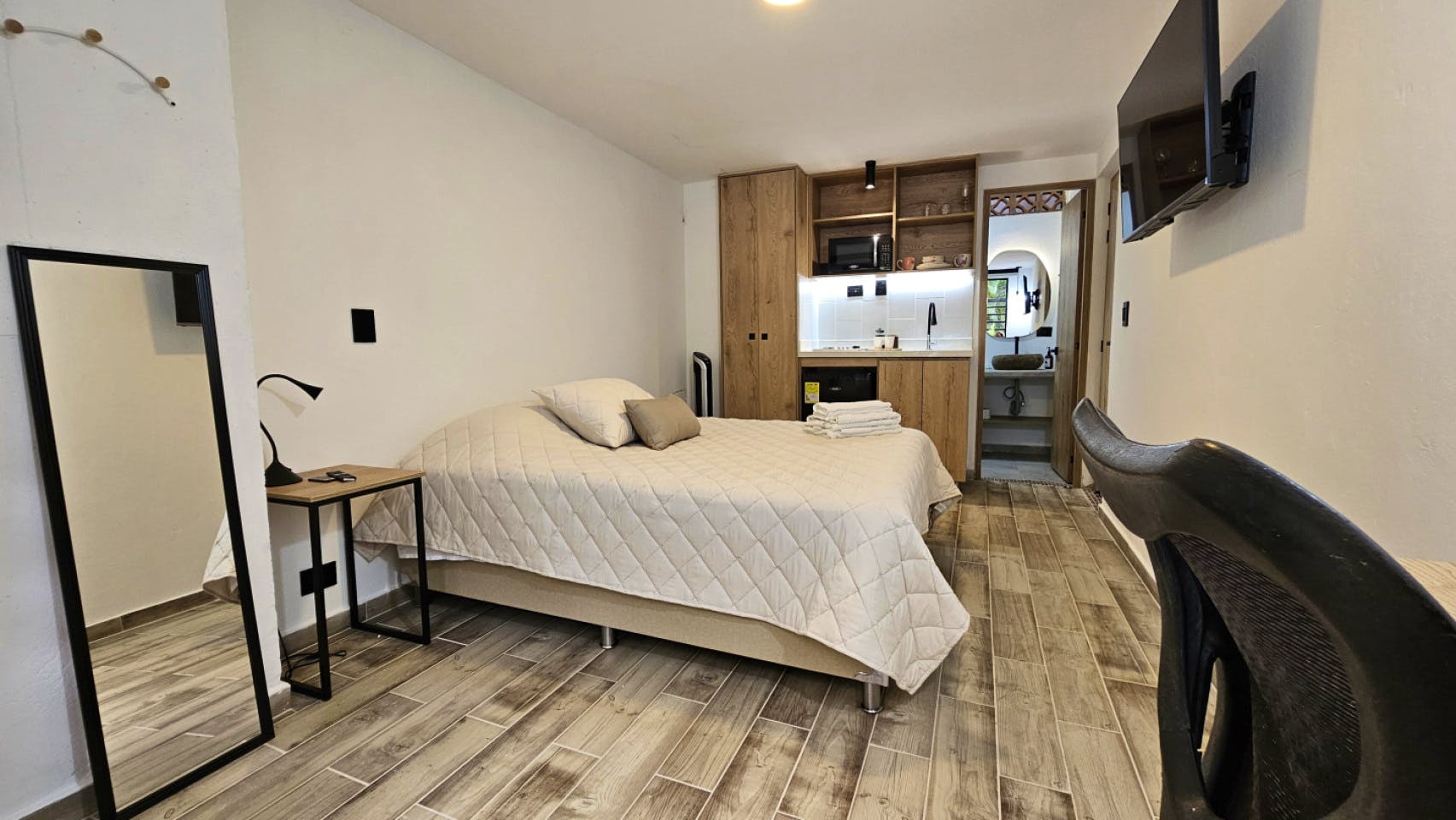 Premium Studio With Patio, Bathroom And Kitchen - 14