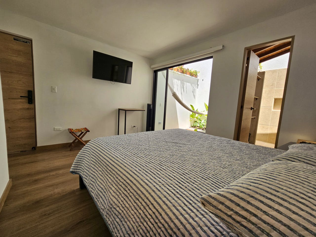 Premium Studio With Patio, Bathroom And Kitchen - 4